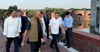 জাতীয় সংসদ ভবন প্রাঙ্গণ পরিদর্শন করলেন প্রধানমন্ত্রী, পরিচ্ছন্নতা ও সংস্কারের নির্দেশ